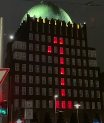 Calendrier de l’Avent géant sur la façade du bâtiment de la Hannoversche Allgemeine Zeitung Calendrier de l’Avent géant sur la façade du bâtiment de la Hannoversche Allgemeine Zeitung